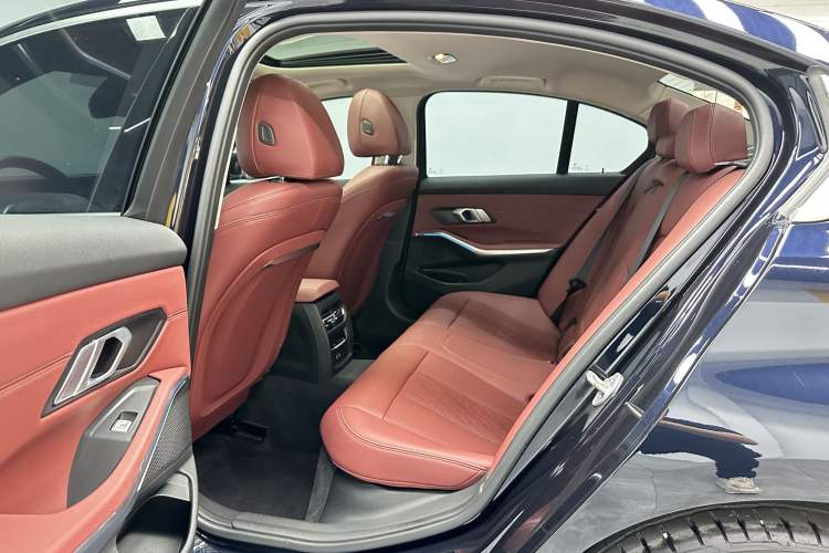 Used BMW 3 Series 2025 325i M Sport Package Interior 3