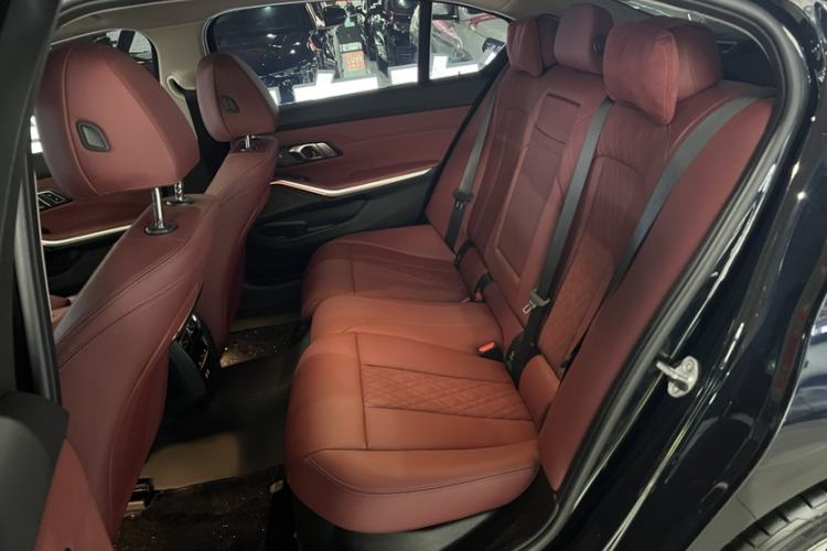 Used BMW 3 Series 2025 330Li M Sport Shadowline Package Interior 4