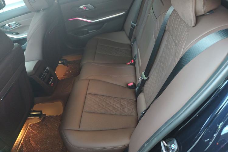 Used BMW 3 Series 2025 330Li M Sport Shadowline Package Interior 4