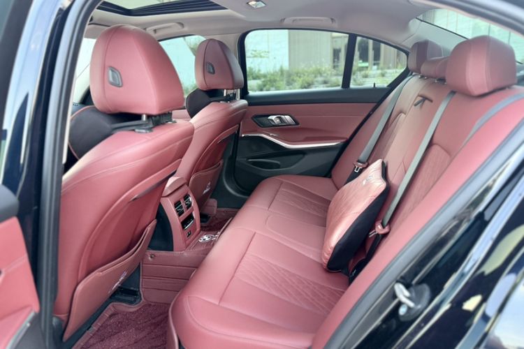 Used BMW 3 Series 2025 325i M Sport Package Interior 5