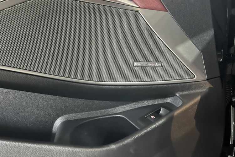 Used BMW 3 Series 2025 330Li M Sport Shadowline Package Interior 5