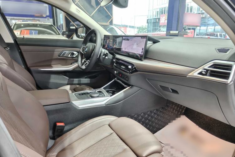 Used BMW 3 Series 2025 330Li M Sport Shadowline Package Interior 5