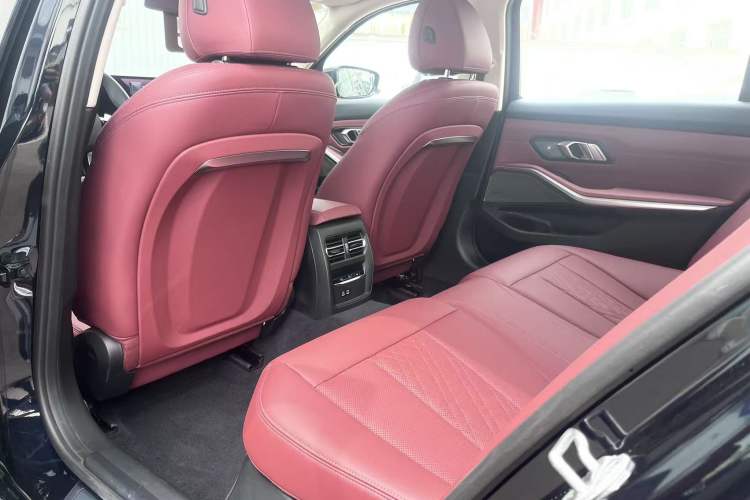 Used BMW 3 Series 2025 330Li M Sport Shadowline Package Interior 6
