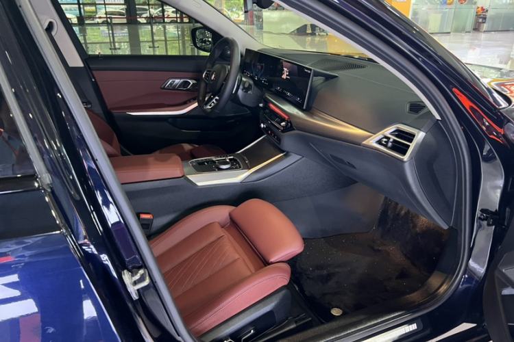 Used BMW 3 Series 2025 330Li M Sport Shadowline Package Interior 7