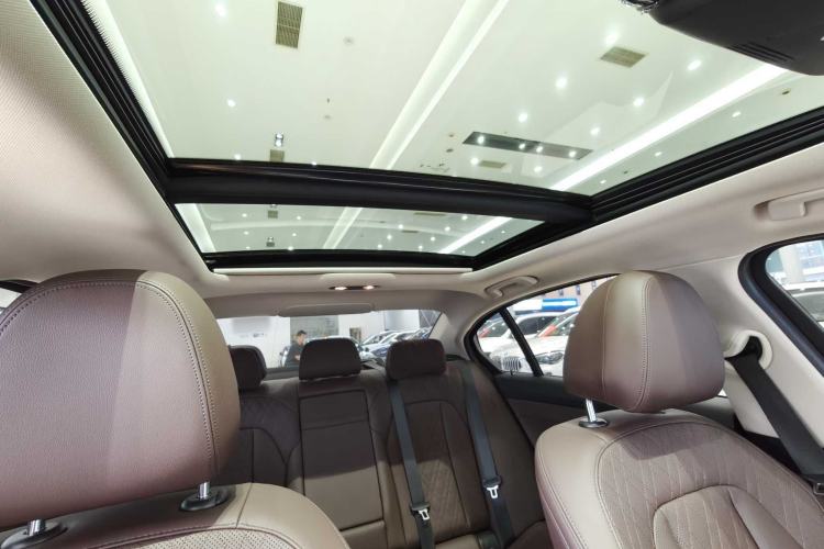 Used BMW 3 Series 2025 330Li M Sport Shadowline Package Interior 8