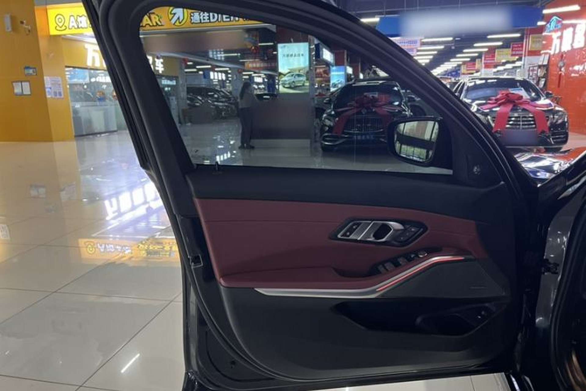 Used BMW 3 Series 2025 330Li M Sport Shadowline Package Interior 9