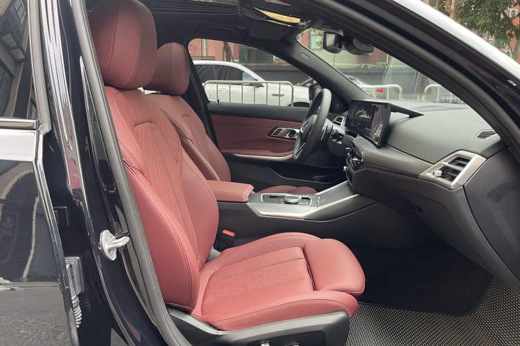 Used BMW 3 Series 2025 330Li Luxury Edition M Sport Night Edition Package Interior 9