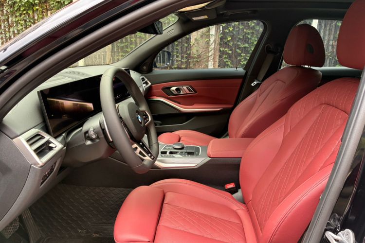 Used BMW 3 Series 2025 330Li M Sport Shadowline Package Interior 9