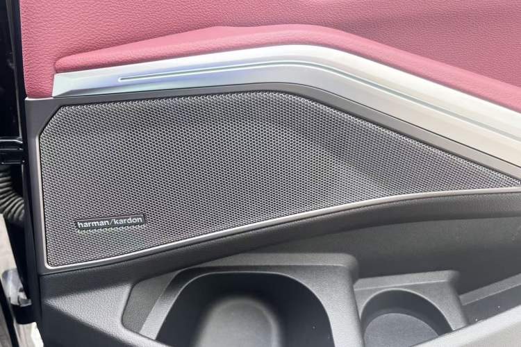 Used BMW 3 Series 2025 330Li M Sport Shadowline Package Interior 9