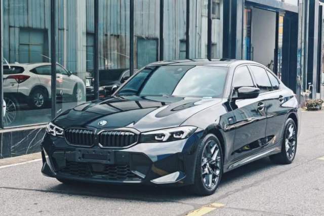 Używany BMW 3 Series 2025 330i M Sport Night Edition Package
