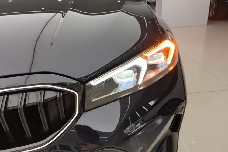 Used BMW 3 Series 2025 330Li M Sport Shadowline Package Left Front Headlight