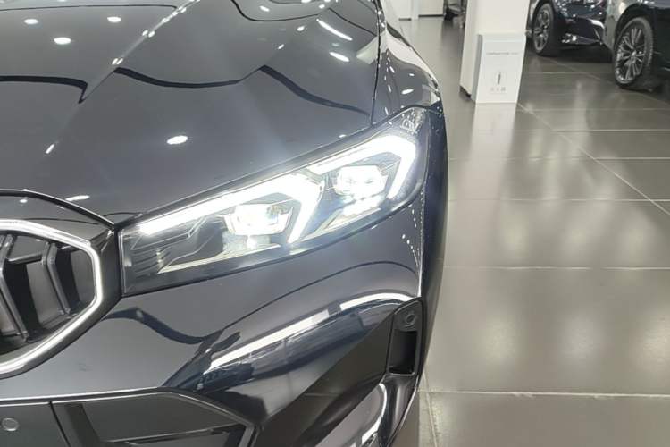 Used BMW 3 Series 2025 330Li M Sport Shadowline Package Left Front Headlight