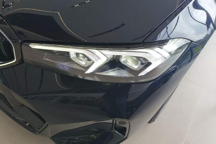 Used BMW 3 Series 2025 330Li M Sport Shadowline Package Left Front Headlight