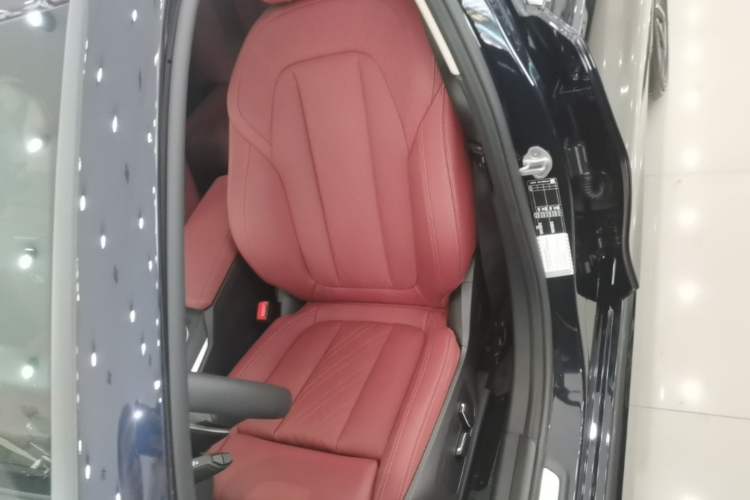 Used BMW 3 Series 2025 325Li M Sport Package Left Front Seat