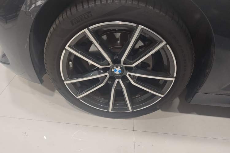 Used BMW 3 Series 2025 325Li M Sport Package Left Front Wheel Hub