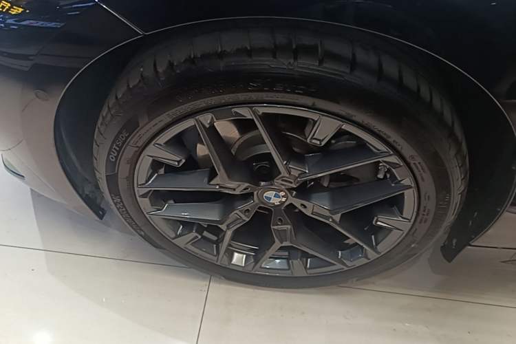 Used BMW 3 Series 2025 330i M Sport Night Edition Package Left Front Wheel Hub