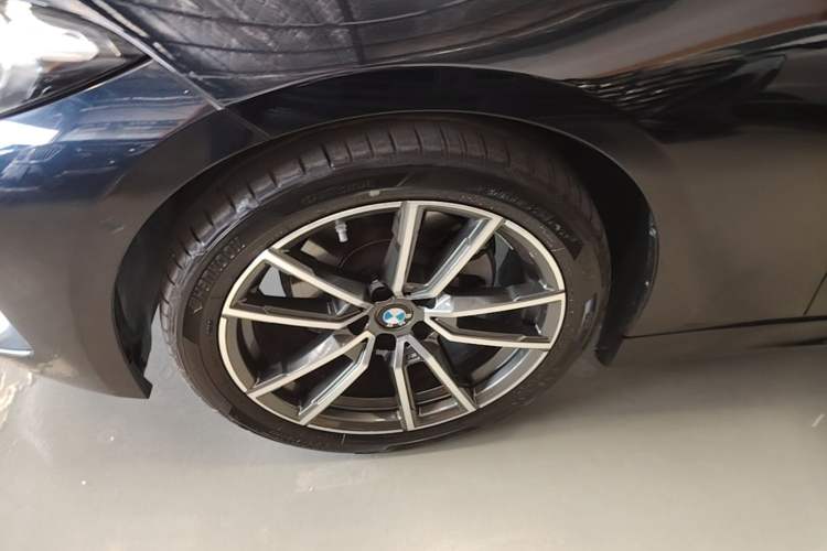 Used BMW 3 Series 2025 325Li M Sport Package Left Front Wheel Hub