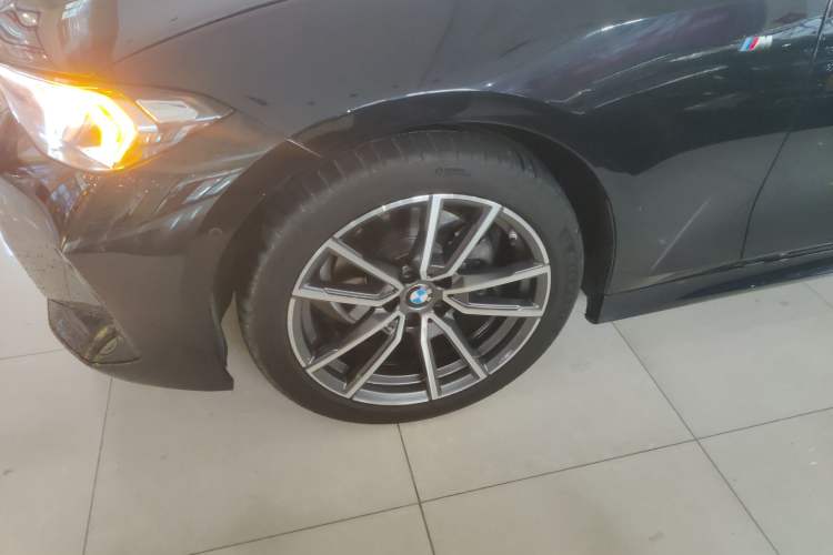 Used BMW 3 Series 2025 325Li M Sport Package Left Front Wheel Hub