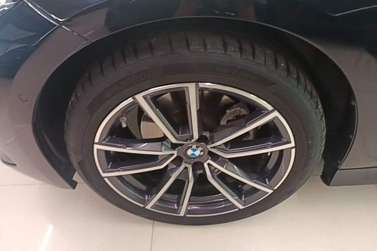 Used BMW 3 Series 2025 325Li M Sport Package Left Front Wheel Hub