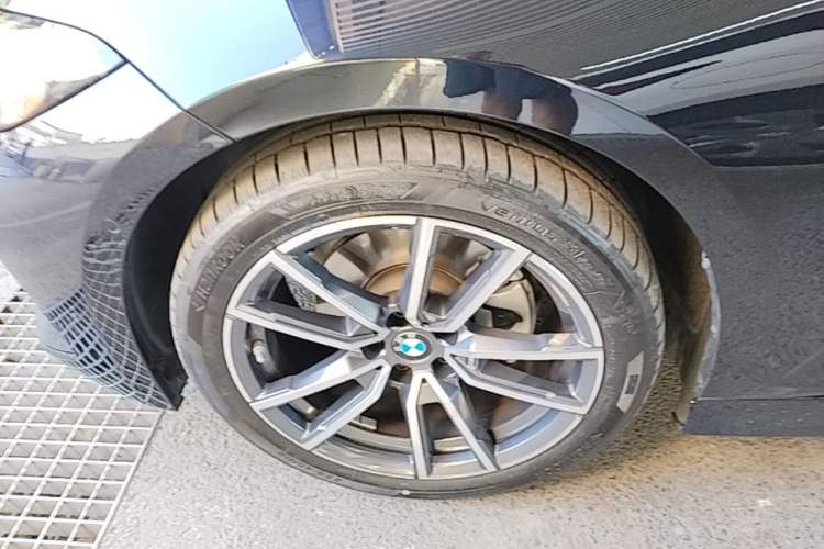 Used BMW 3 Series 2025 325Li M Sport Package Left Front Wheel Hub