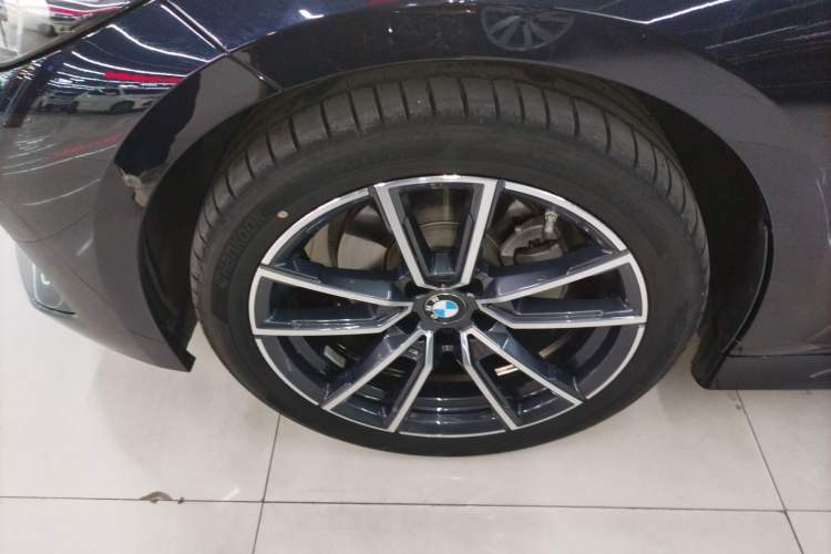 Used BMW 3 Series 2025 325Li M Sport Package Left Front Wheel Hub