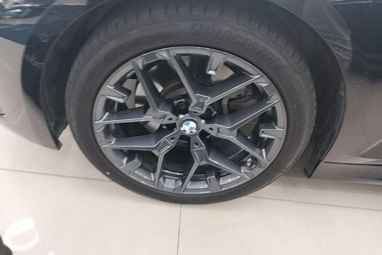 Used BMW 3 Series 2025 330i M Sport Night Edition Package Left Front Wheel Hub