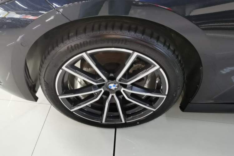 Used BMW 3 Series 2025 325Li M Sport Package Left Front Wheel Hub