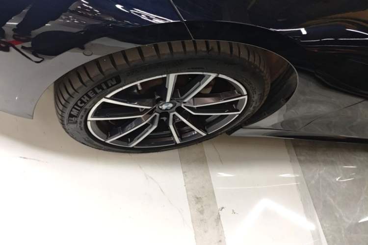 Used BMW 3 Series 2025 325Li M Sport Package Left Front Wheel Hub