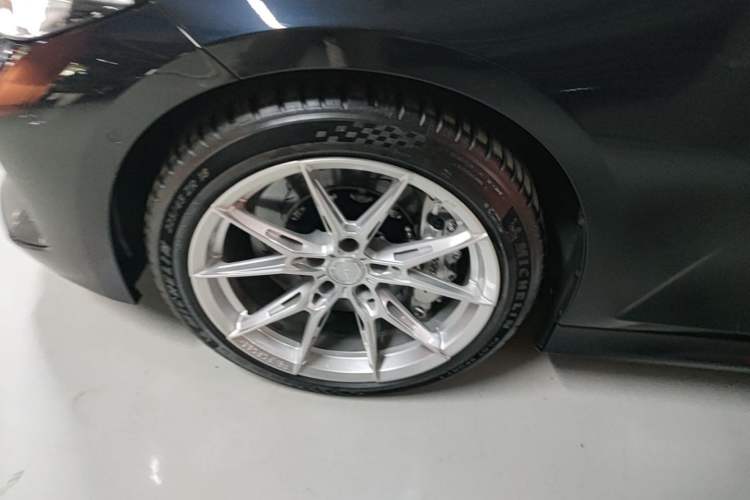 Used BMW 3 Series 2025 330i M Sport Night Edition Package Left Front Wheel Hub