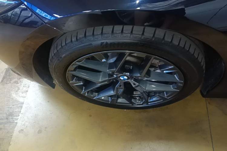 Used BMW 3 Series 2025 330Li M Sport Shadowline Package Left Front Wheel Hub