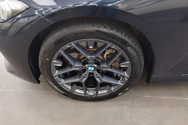 Used BMW 3 Series 2025 330Li M Sport Shadowline Package Left Front Wheel Hub