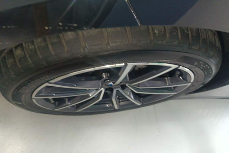Used BMW 3 Series 2025 325Li M Sport Package Left Front Wheel Hub
