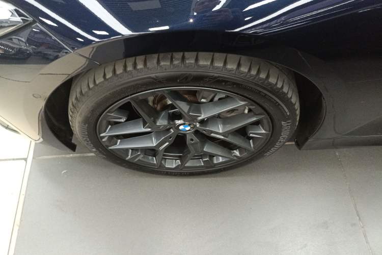 Used BMW 3 Series 2025 330Li M Sport Shadowline Package Left Front Wheel Hub
