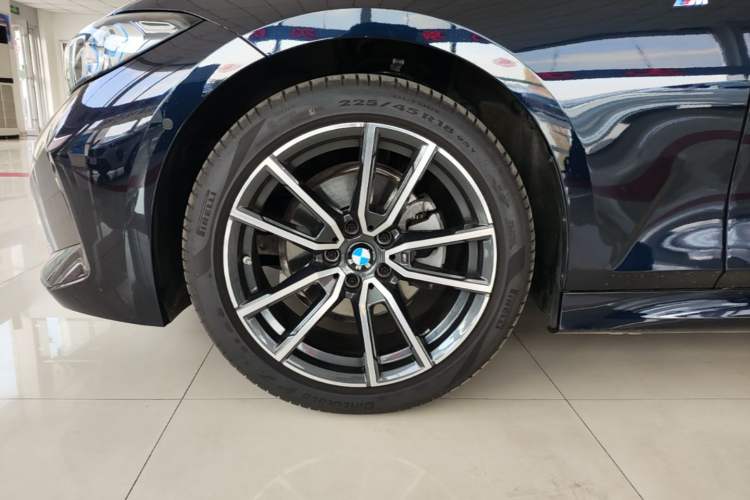 Used BMW 3 Series 2025 325i M Sport Package Left Front Wheel Hub