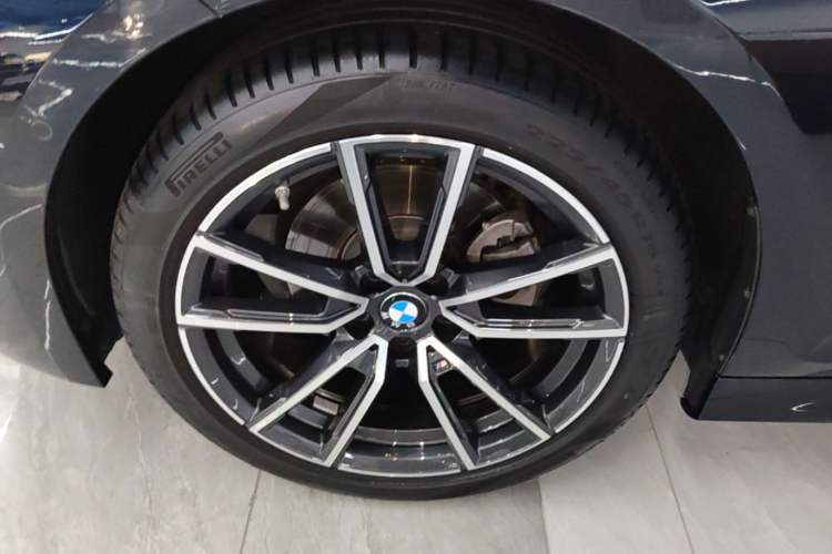 Used BMW 3 Series 2025 325Li M Sport Package Left Front Wheel Hub