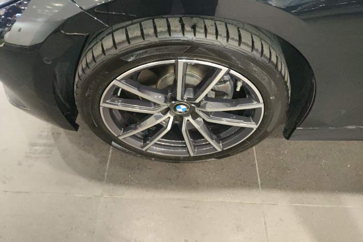Used BMW 3 Series 2025 325Li M Sport Package Left Front Wheel Hub