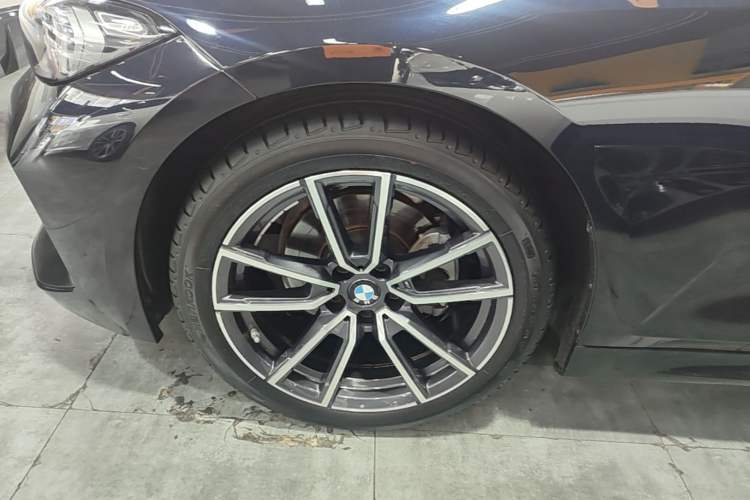 Used BMW 3 Series 2025 325i M Sport Package Left Front Wheel Hub