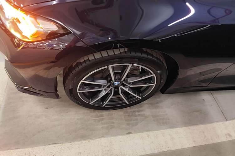Used BMW 3 Series 2025 325Li M Sport Package Left Front Wheel Hub