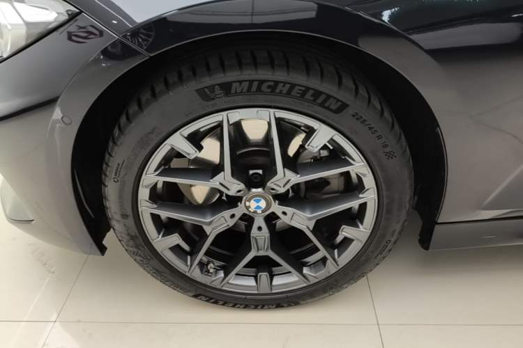 Used BMW 3 Series 2025 330Li M Sport Shadowline Package Left Front Wheel Hub