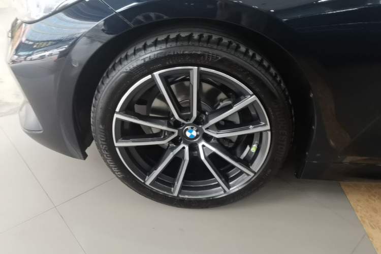 Used BMW 3 Series 2025 325Li M Sport Package Left Front Wheel Hub