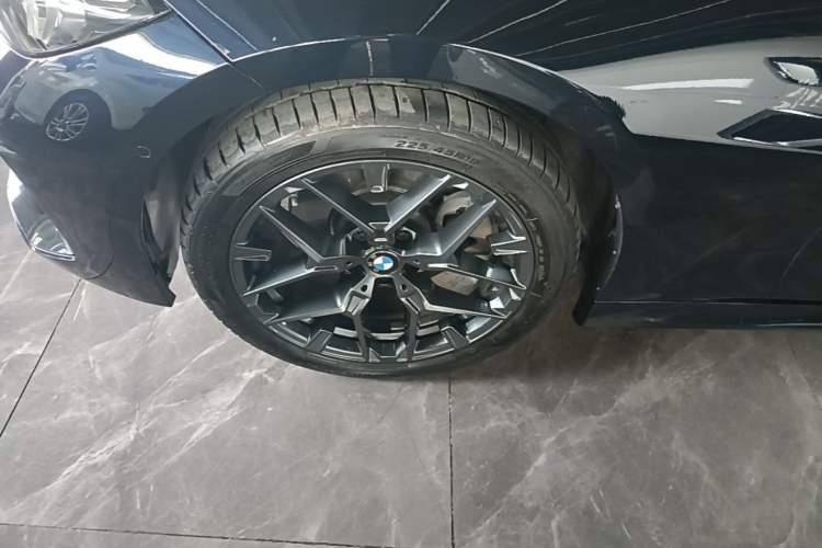 Used BMW 3 Series 2025 330Li M Sport Shadowline Package Left Front Wheel Hub