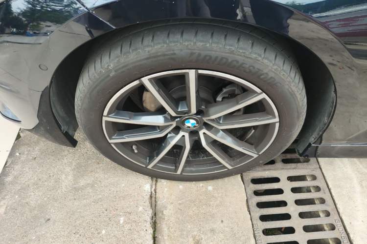 Used BMW 3 Series 2025 325Li M Sport Package Left Front Wheel Hub