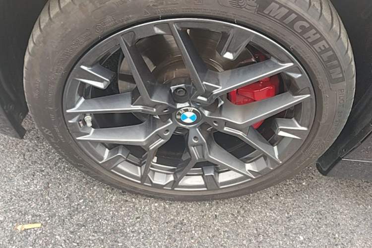 Used BMW 3 Series 2025 330Li M Sport Shadowline Package Left Front Wheel Hub