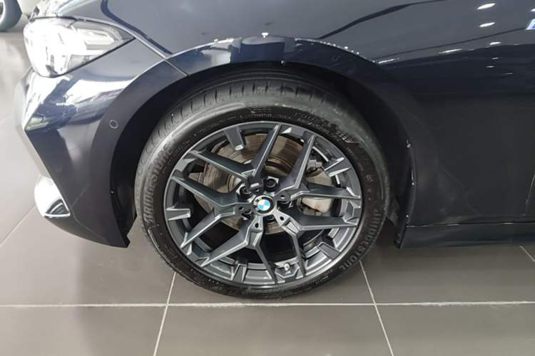 Used BMW 3 Series 2025 330Li M Sport Shadowline Package Left Front Wheel Hub