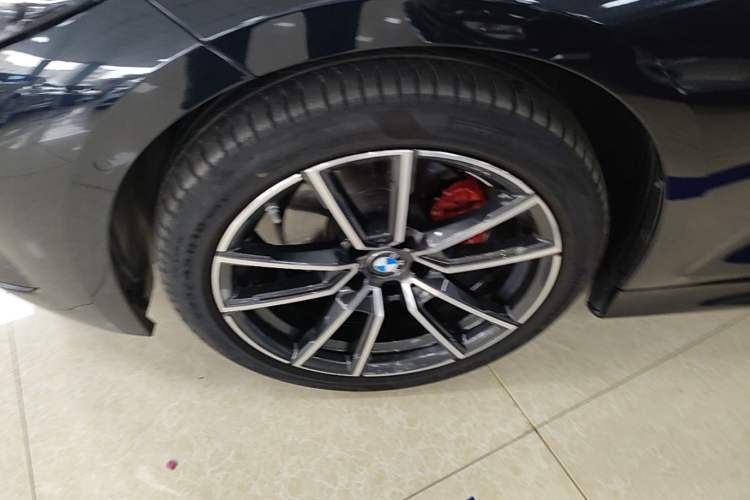 Used BMW 3 Series 2025 325Li M Sport Package Left Front Wheel Hub