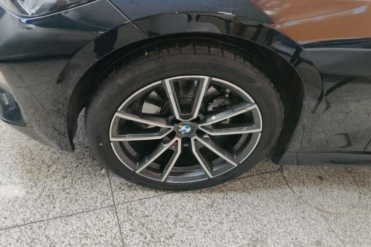 Used BMW 3 Series 2025 325Li M Sport Package Left Front Wheel Hub