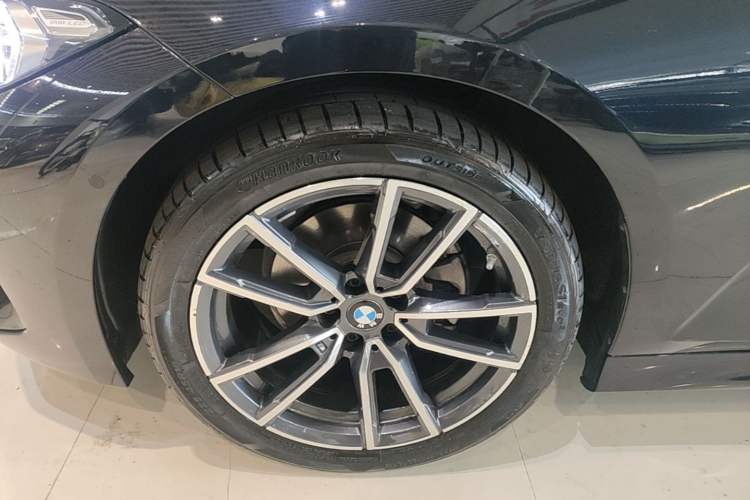 Used BMW 3 Series 2025 325Li M Sport Package Left Front Wheel Hub