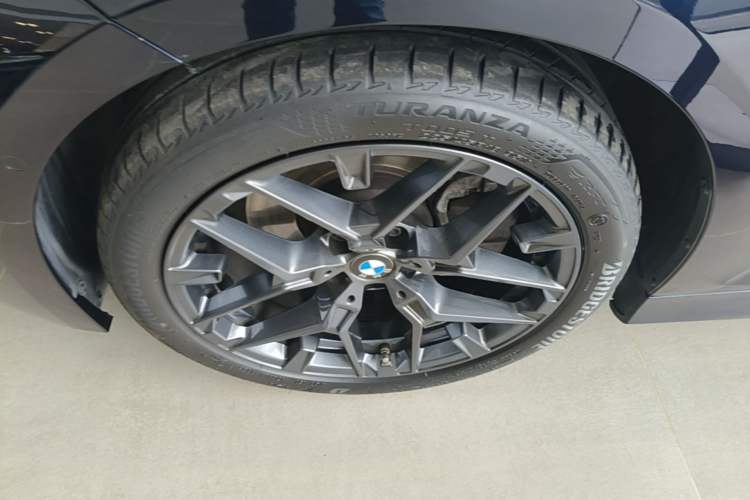 Used BMW 3 Series 2025 330Li M Sport Shadowline Package Left Front Wheel Hub