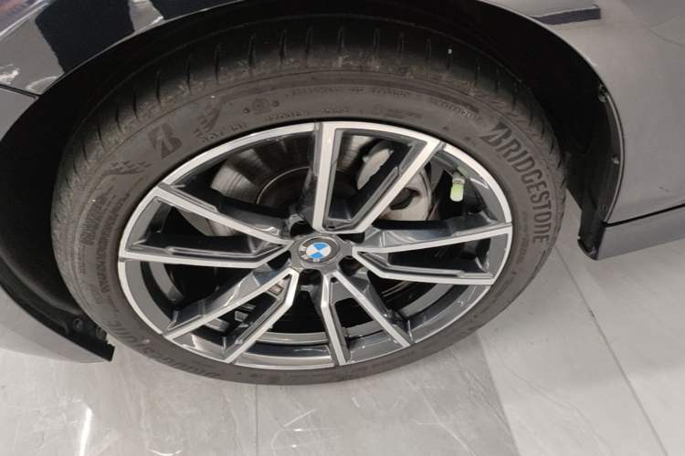 Used BMW 3 Series 2025 325Li M Sport Package Left Front Wheel Hub