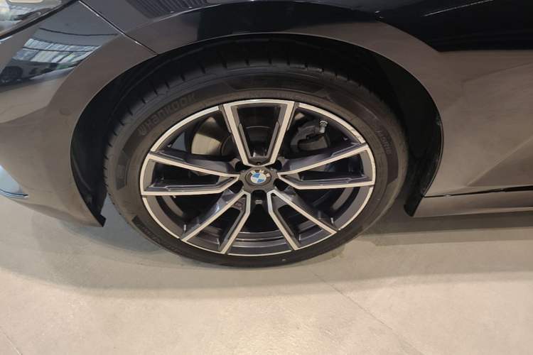 Used BMW 3 Series 2025 325Li M Sport Package Left Front Wheel Hub
